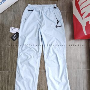 Fila 1S76 Quần gió thể thao Nữ Size M Xanh pastel Auth 2nd Dáng suông ống rộng Lưng chun dây rút Túi khóa 2 bên Vải gió mỏng thoáng Phù hợp tập gym dạo phố Mã:1S76